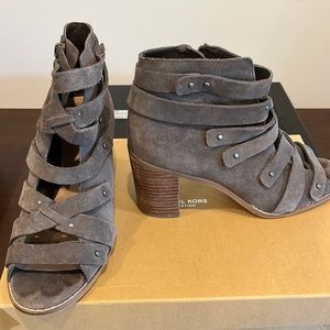 Vince Camuto open toed suede bootie 71/2